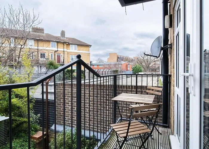 Chic 3 Bed Apartment Near London Bridge With Balcony