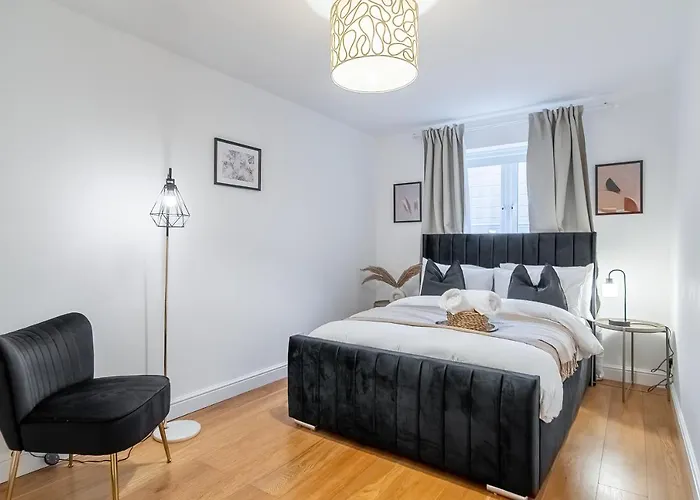Chic 3 Bed Apartment Near London Bridge With Balcony