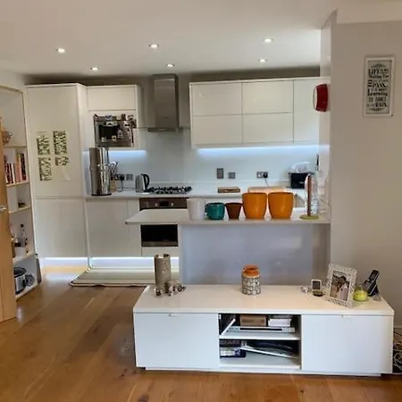 Chic 3 Bed Apartment Near London Bridge With Balcony Exterior photo