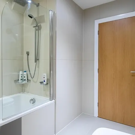 Chic 3 Bed Apartment Near London Bridge With Balcony Exterior photo